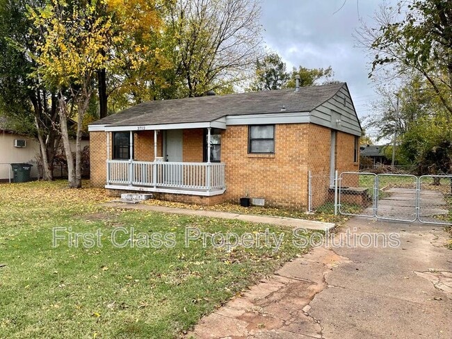 property at 3712 SE 15th St