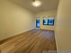 1079 Commonwealth Ave in Boston, MA - Foto de edificio - Building Photo