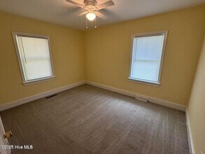 506 Fleming St NE in Wilson, NC - Foto de edificio - Building Photo