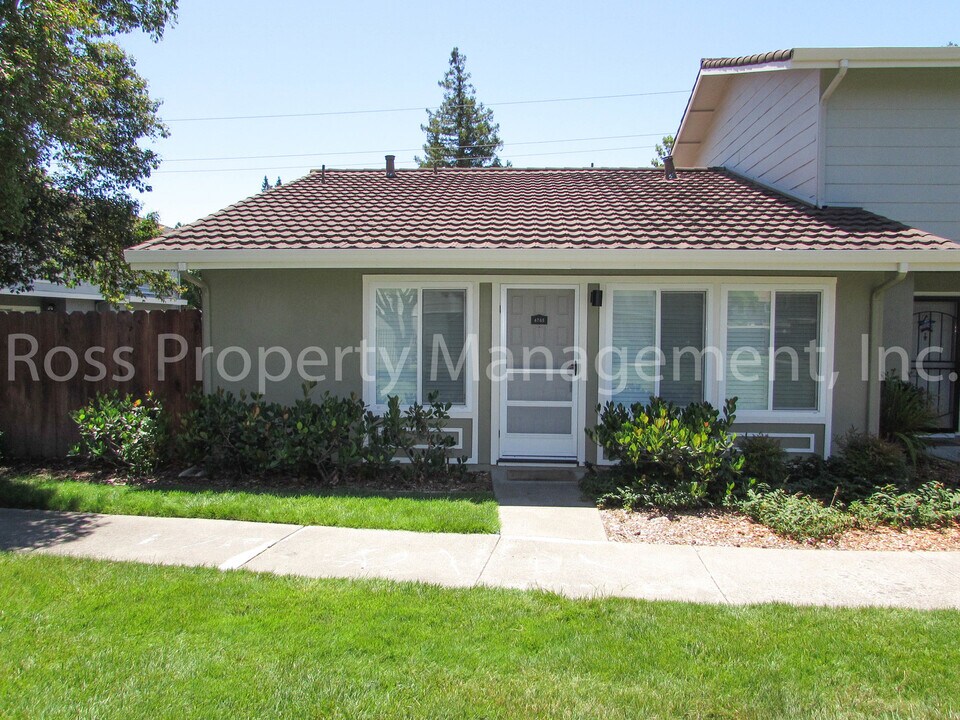 4765 Saginaw Cir in Pleasanton, CA - Building Photo