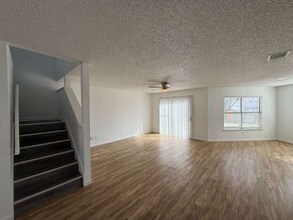 5910 Summer Fest Dr in San Antonio, TX - Foto de edificio - Building Photo