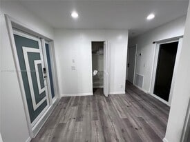 11041 SW 11th Ct in Pembroke Pines, FL - Building Photo