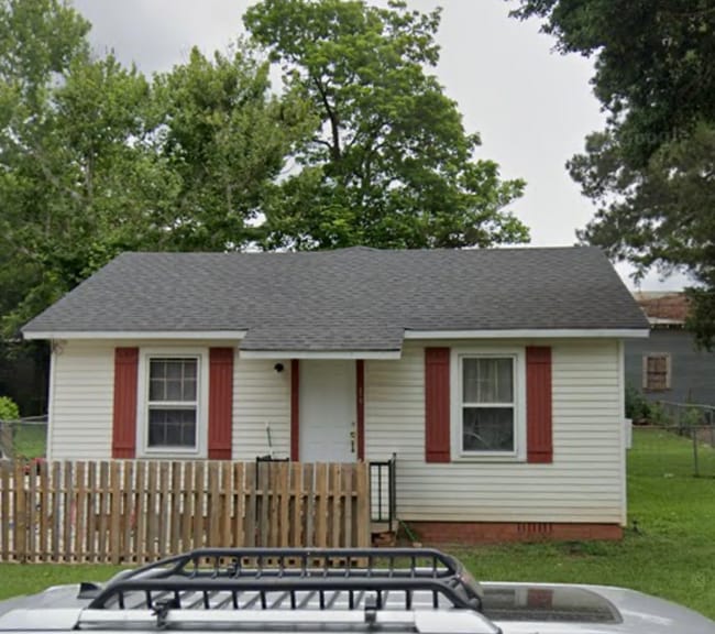 property at 312 W Braziel St