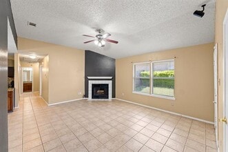 4316 Elliott Oaks Dr in Arlington, TX - Building Photo - Building Photo