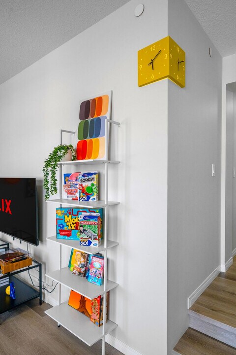 153 Lucas Way NW in Calgary, AB - Building Photo
