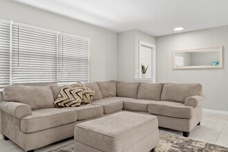 4830 Cortez Cir in Naples, FL - Building Photo - Building Photo