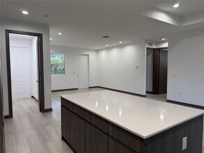 3050 Wentworth St in North Port, FL - Foto de edificio - Building Photo