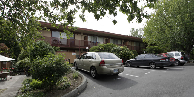 Julie Ann Apartments in Portland, OR - Foto de edificio - Building Photo