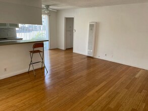 2122 Ocean Park Blvd in Santa Monica, CA - Foto de edificio - Building Photo