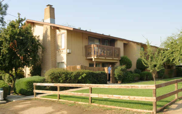 North Chestnut 6 Plex in Fresno, CA - Foto de edificio - Building Photo