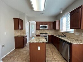 10013 Shelburne Rd in Fort Worth, TX - Building Photo - Building Photo