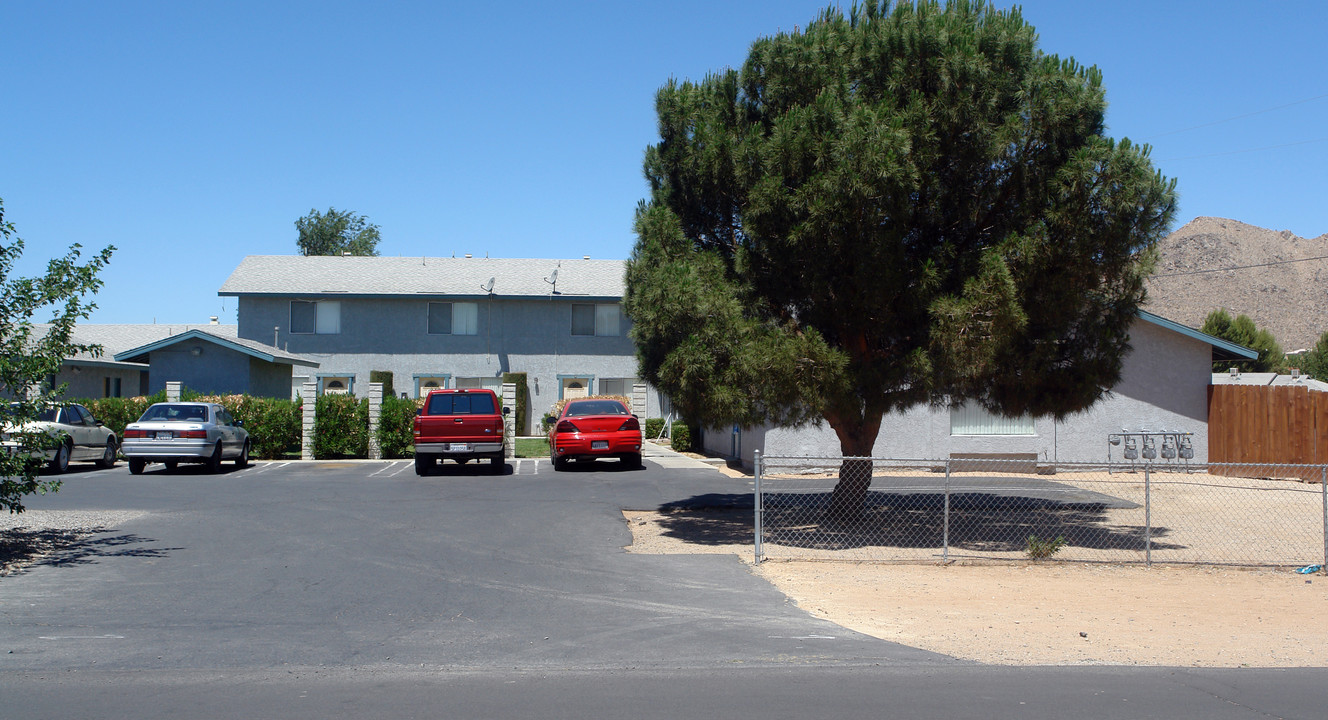 20450 Zuni Rd in Apple Valley, CA - Building Photo