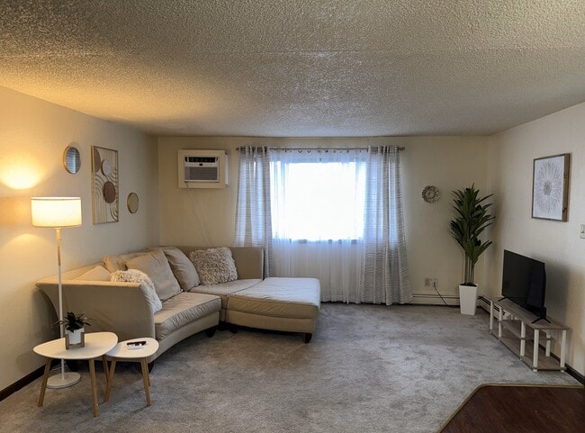 1131 Emery St, Unit Unit 2