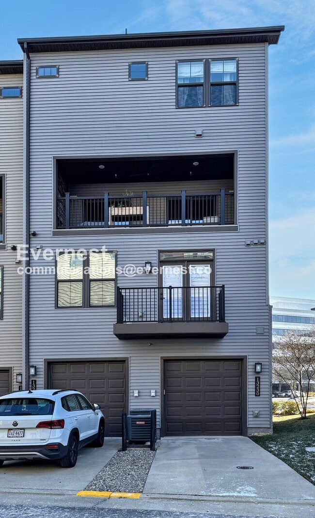 13230 Woodland Park Rd in Herndon, VA - Building Photo - Building Photo