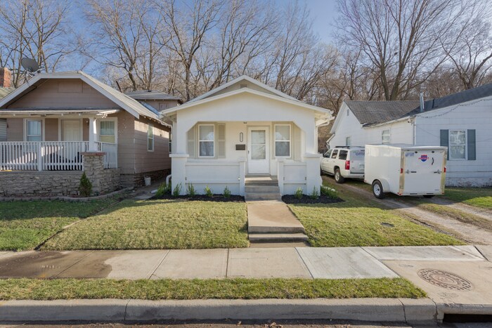 1121 Metropolitan Ave Photo