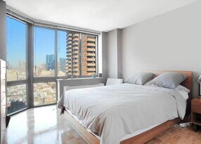 420 W 42nd St in New York, NY - Building Photo