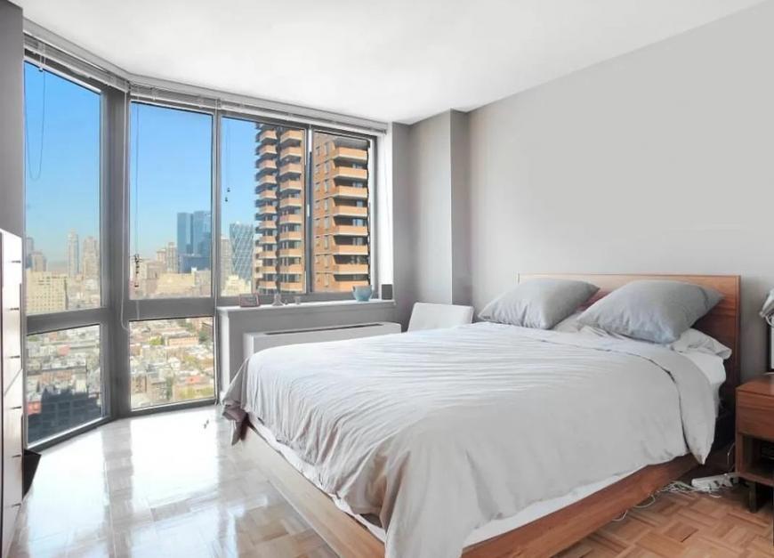420 W 42nd St in New York, NY - Building Photo