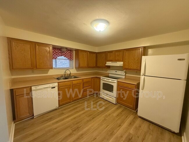 1811 Winding Hill Dr in Charleston, WV - Building Photo - Building Photo