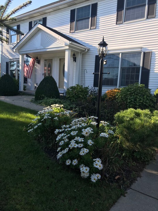 236 Crabapple Ln, Unit Right in Buffalo, NY - Foto de edificio