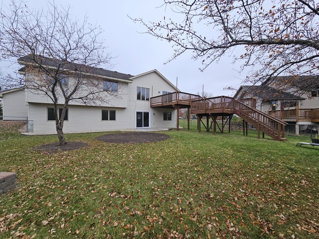 10283 Karston Ave NE in Albertville, MN - Foto de edificio - Building Photo