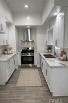 10652 Shoshone Ave in Los Angeles, CA - Building Photo