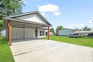 406 Depot St in Whitesboro, TX - Building Photo