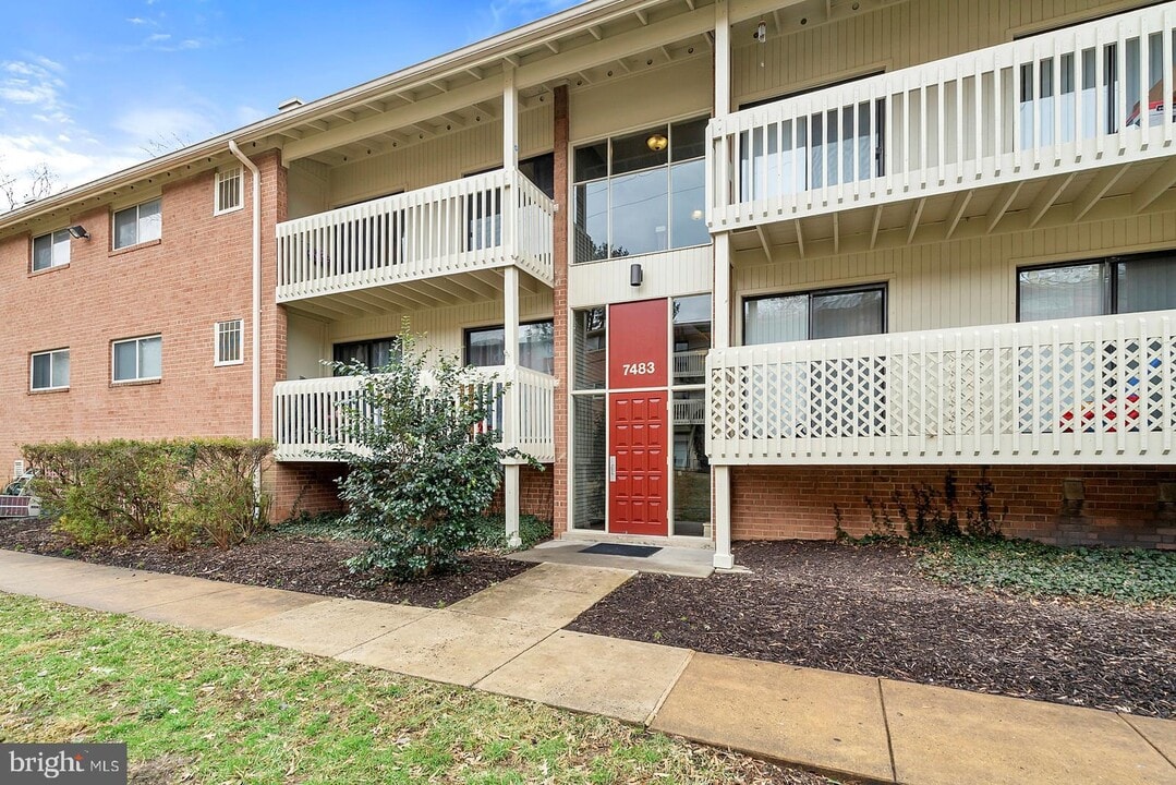 7483 Little River Tpke, Unit 104 in Annandale, VA - Building Photo