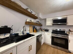 58 Lake St in Waltham, MA - Building Photo - Building Photo