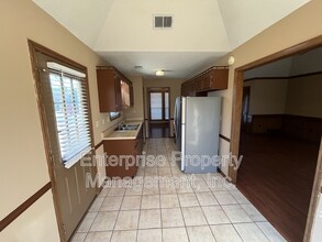2716 Arbor Ln Dr in Memphis, TN - Foto de edificio - Building Photo