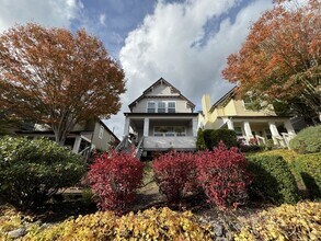 2523 NW Stimpson Ln in Portland, OR - Building Photo - Building Photo