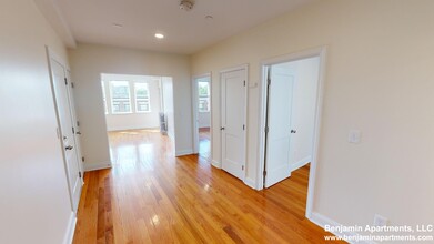 129 Sutherland Rd, Unit L in Boston, MA - Building Photo - Building Photo