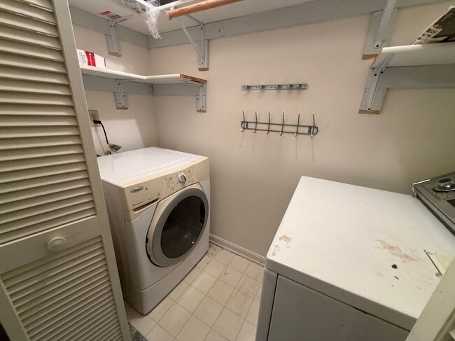 916 Windbrooke Dr in Gaithersburg, MD - Building Photo - Building Photo