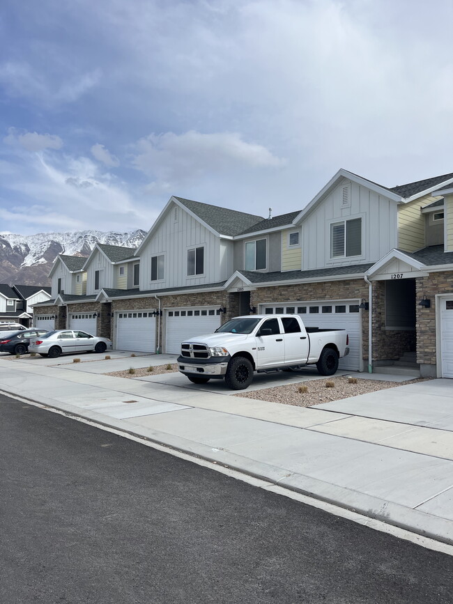 1203 W Divide Dr in Santaquin, UT - Building Photo - Building Photo