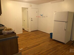 26-53-53 28th St in Queens, NY - Foto de edificio - Building Photo