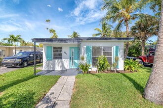 323 De Carie St in Delray Beach, FL - Building Photo - Building Photo