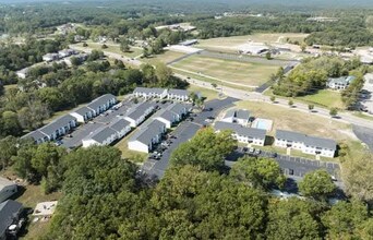 321 Cedarview Ct in Hillsboro, MO - Building Photo - Building Photo