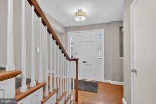 7215 Rollingwood Dr in Chevy Chase, MD - Building Photo