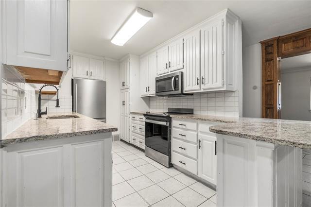 property at 4304 Lindsay Ln