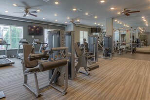 Riverhouse Apartments