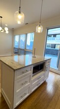 19 N Aberdeen St, Unit 305 in Chicago, IL - Building Photo - Building Photo