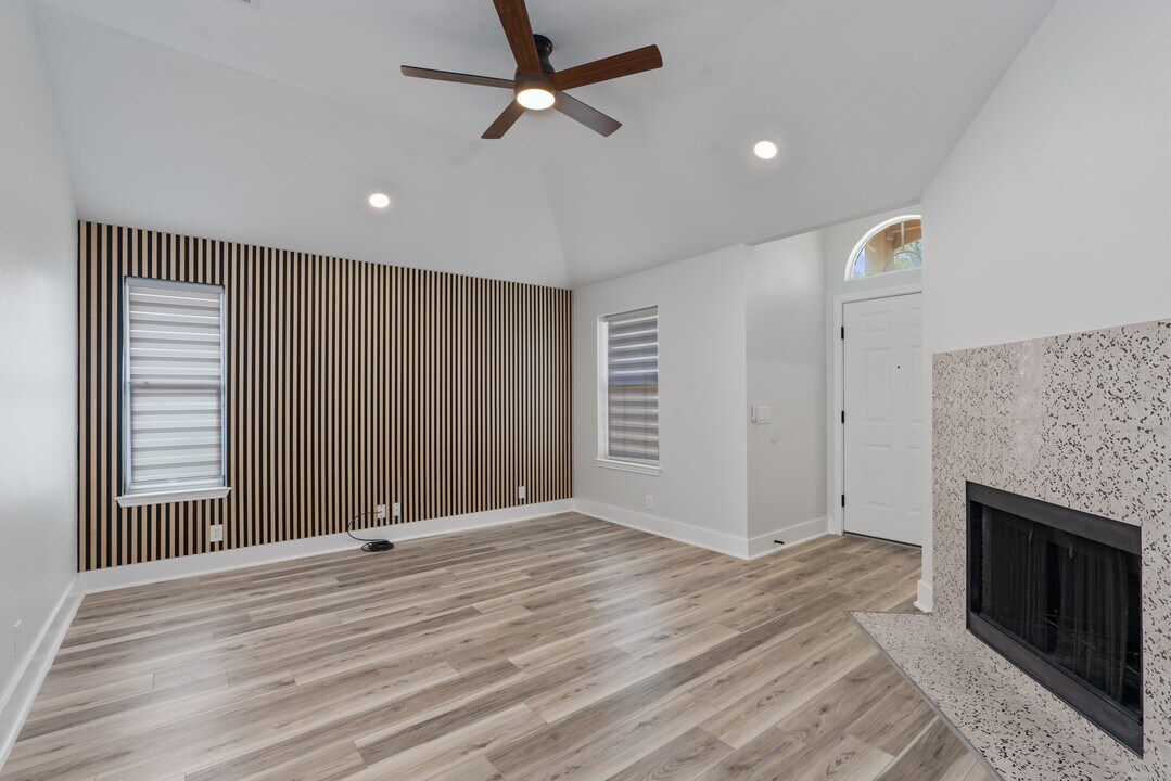 16512 Trevin Cv in Manor, TX - Foto de edificio