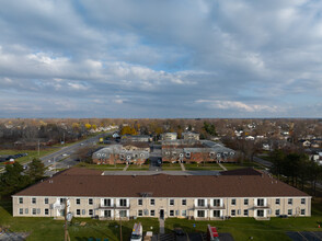 Brickstone Manor in Lancaster, NY - Foto de edificio - Building Photo