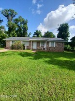 4862 Dogwood Dr in Marianna, FL - Building Photo