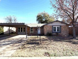 5127 Parklane Dr in Wichita Falls, TX - Building Photo