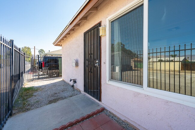 526 Greystone Ln in Hemet, CA - Foto de edificio - Building Photo