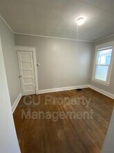 615 W White St in Champaign, IL - Building Photo - Building Photo