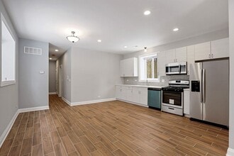 5955 W Superior St in Chicago, IL - Foto de edificio - Building Photo