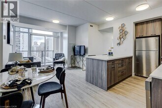 49 Walnut St S in Hamilton, ON - Building Photo - Building Photo