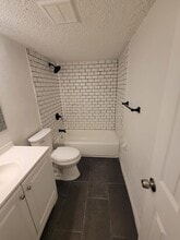 Keystone Courtyard Apartments in Tampa, FL - Building Photo - Building Photo