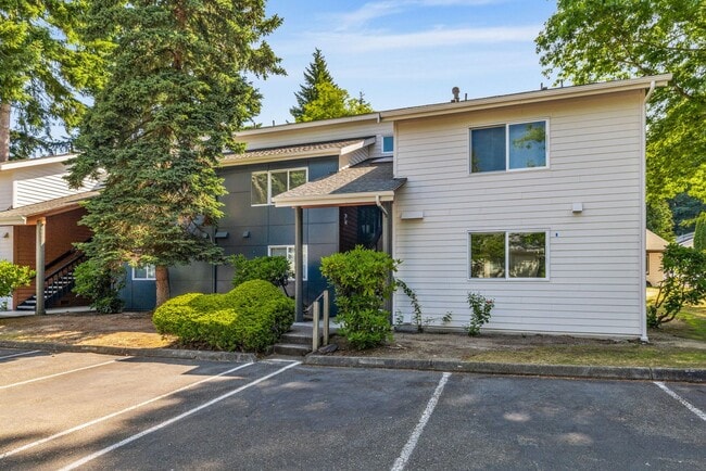 12608 NE 119th St in Kirkland, WA - Building Photo - Building Photo